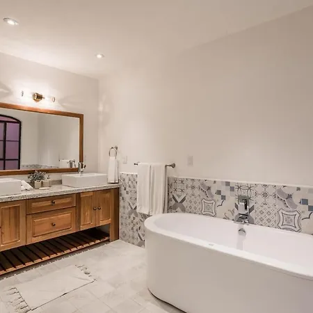 Luxury Apartments In Centro San Miguel De Allende With Rooftop & Jacuzzi Exterior photo