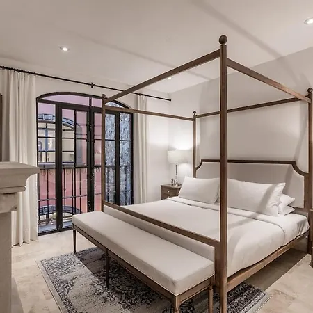 Luxury Apartments In Centro San Miguel De Allende With Rooftop & Jacuzzi Room photo