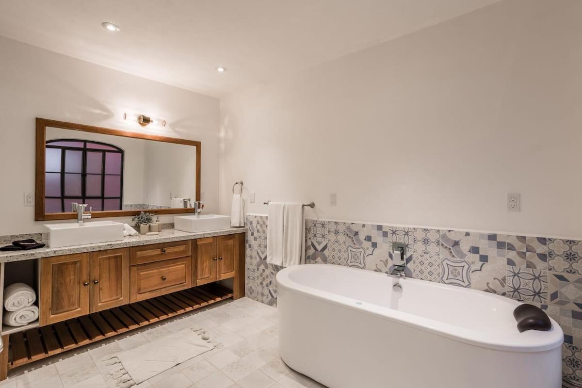 Luxury In Centro With Rooftop & Jacuzzi *